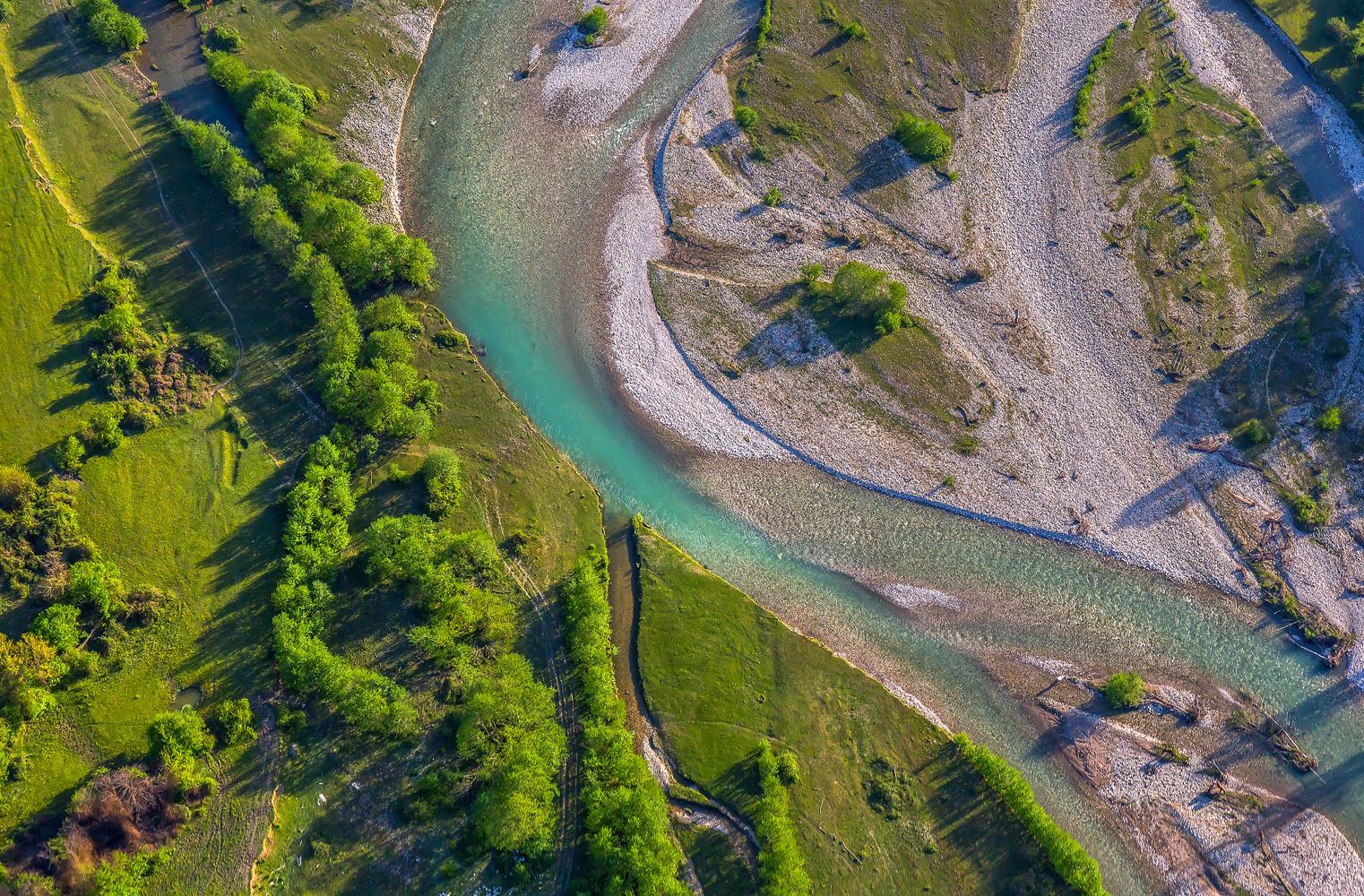 Изумрудная река - интерьерная фотокартина