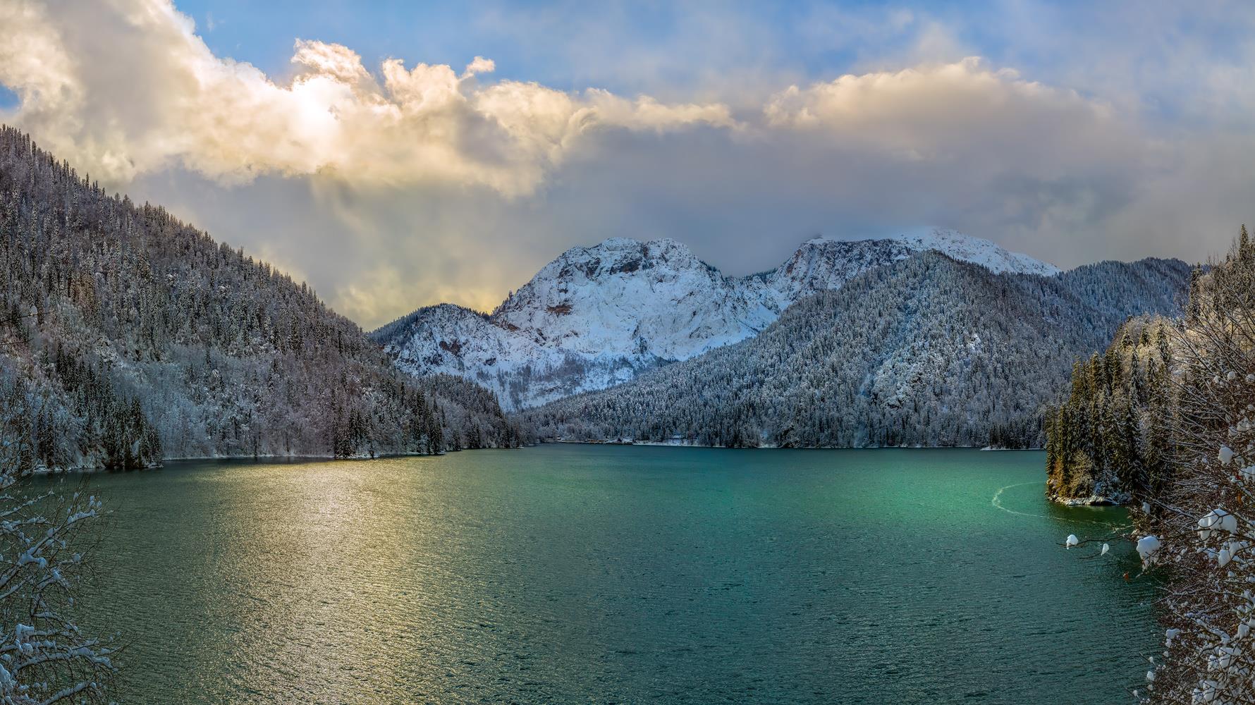 Изумрудное озеро - интерьерная фотокартина