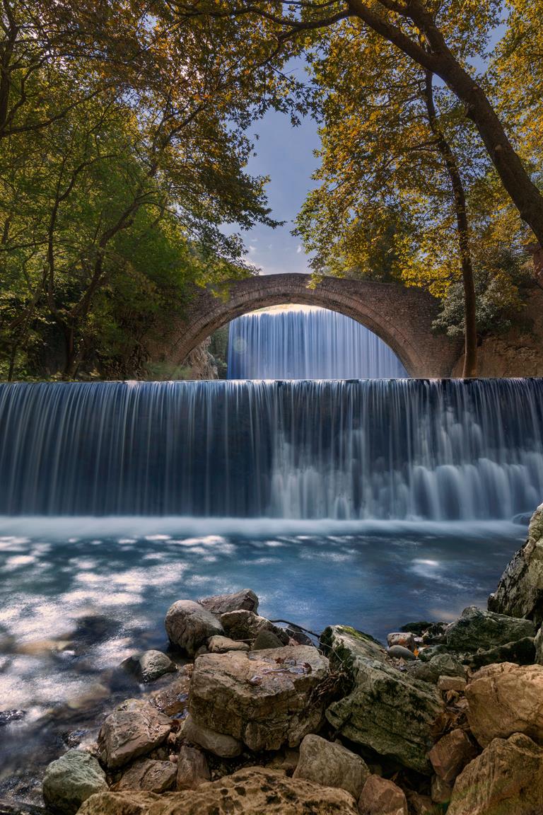 Каскадный водопад в Греции - интерьерная фотокартина