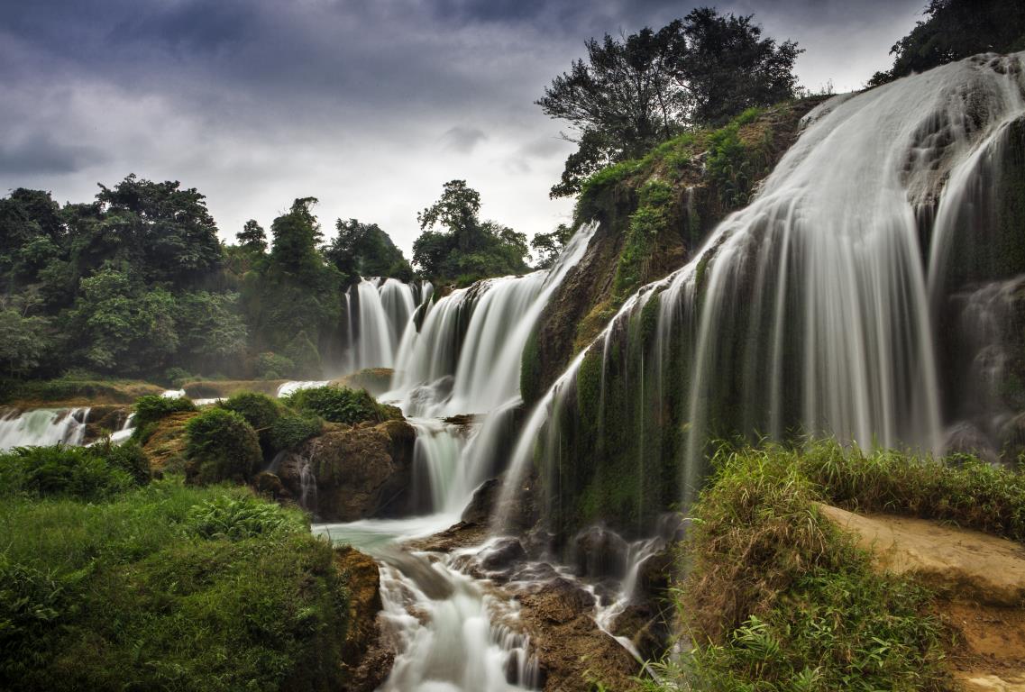 Водопад Детиан - интерьерная фотокартина